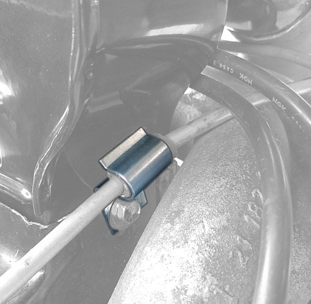 Fuel line clamp on fan shroud - Beetle/Ghia/Kombi (not25/30pk)
