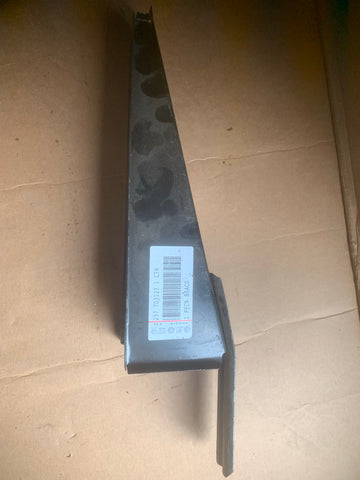 REAR Outrigger behind Jacking Point, Kombi 1968-79
